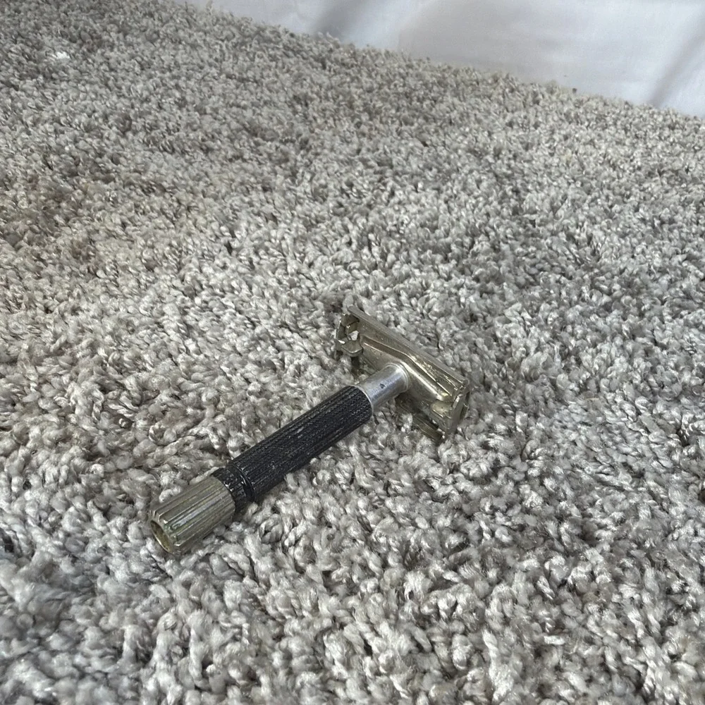 Vintage 1967 Gillette Black Handle Super Speed DE Safety Razor M4